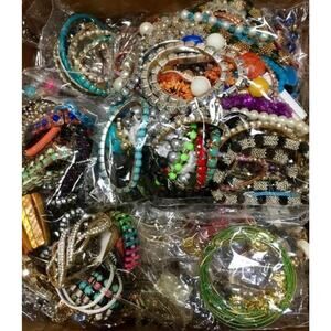 NEW 100 Pcs WHOLESALE Costume Fashion Jewelry Bracelet Earrings Necklace Rings